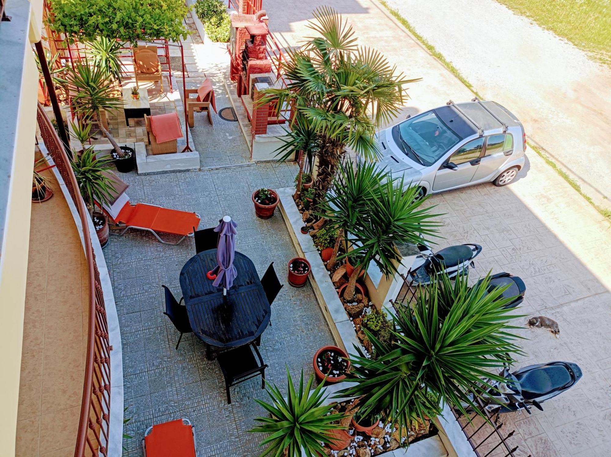 Blue Moon Accommodation Michaniona Exterior foto